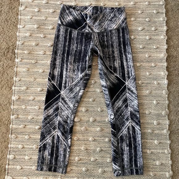 Lululemon cropped size 4 leggings - Picture 1 of 3